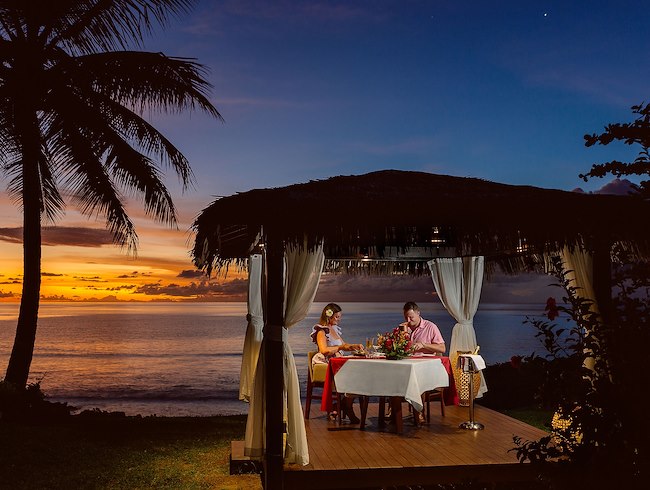 ROMANTIC CABANA DINING